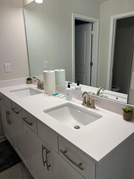New Spacious 3 Bedroom Suite Garage Parking Free Wi-Fi Office Space And Patio View Duluth Exterior foto